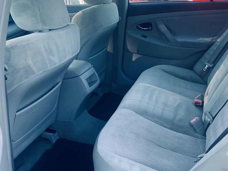 Toyota Camry Vehicle Full-screen Gallery Image 14