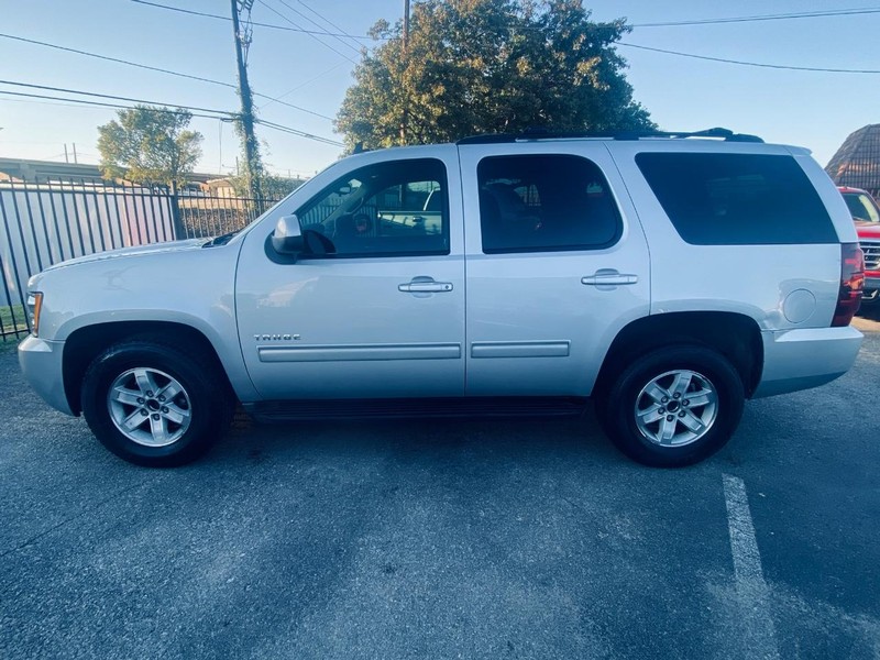 Chevrolet Tahoe Vehicle Full-screen Gallery Image 02