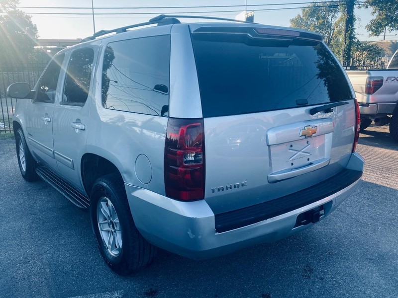 Chevrolet Tahoe Vehicle Full-screen Gallery Image 03