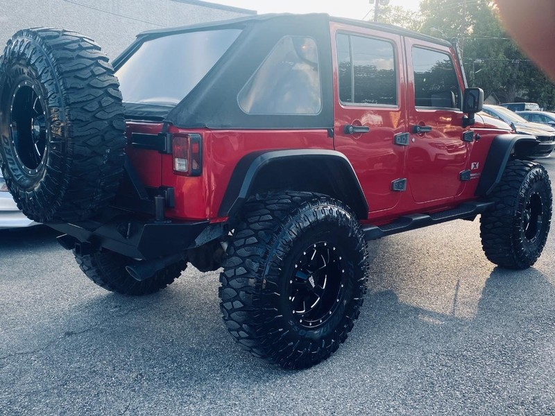 Jeep Wrangler Vehicle Full-screen Gallery Image 06