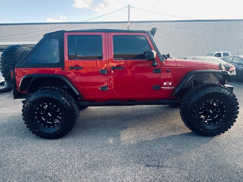 Jeep Wrangler Vehicle Full-screen Gallery Image 07