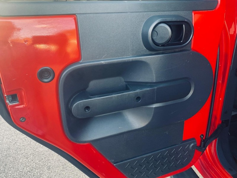 Jeep Wrangler Vehicle Full-screen Gallery Image 13
