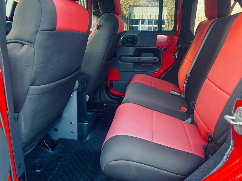Jeep Wrangler Vehicle Full-screen Gallery Image 14
