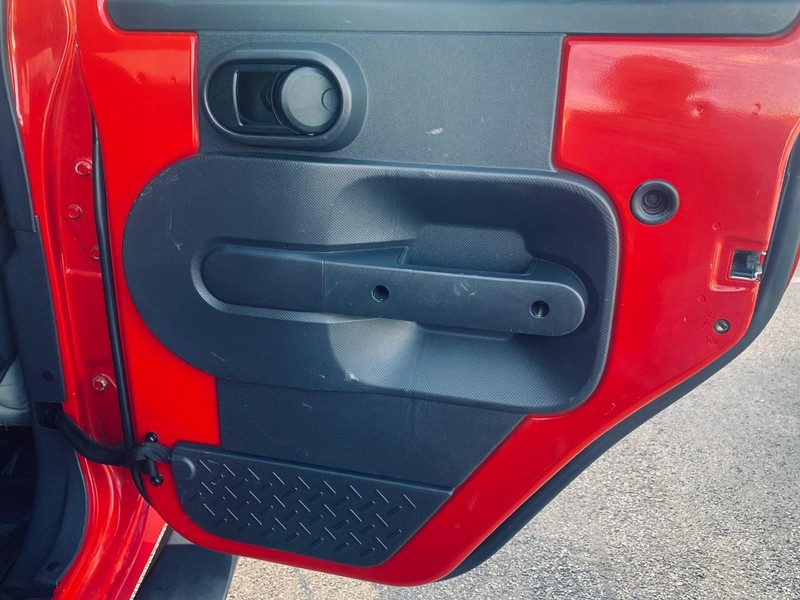 Jeep Wrangler Vehicle Full-screen Gallery Image 16