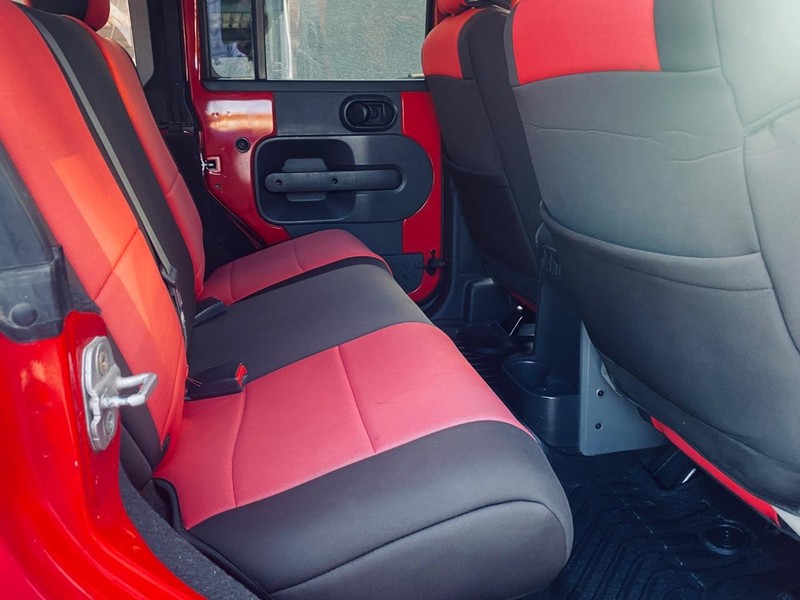 Jeep Wrangler Vehicle Full-screen Gallery Image 17