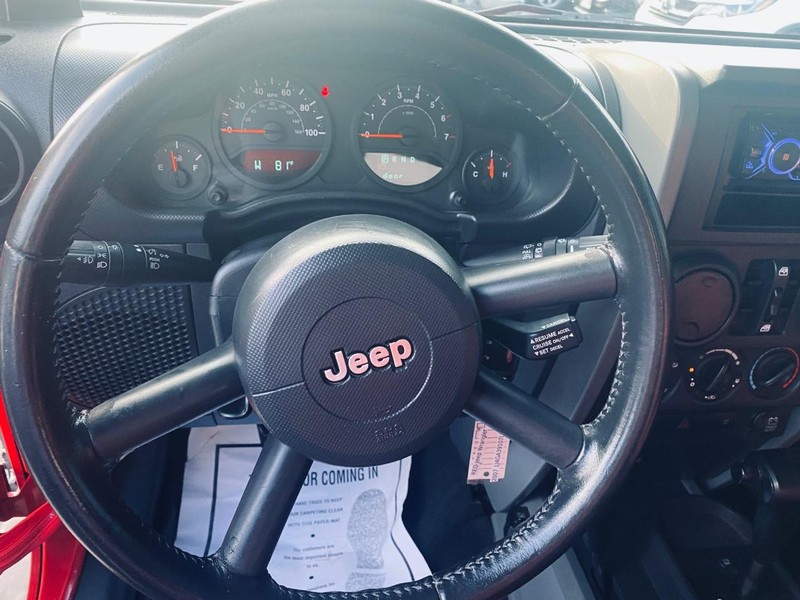Jeep Wrangler Vehicle Full-screen Gallery Image 22