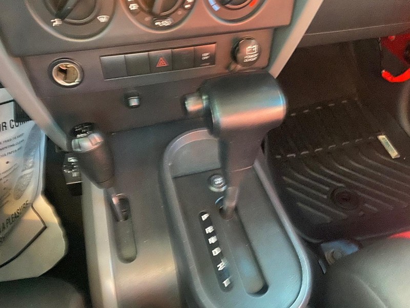 Jeep Wrangler Vehicle Full-screen Gallery Image 24
