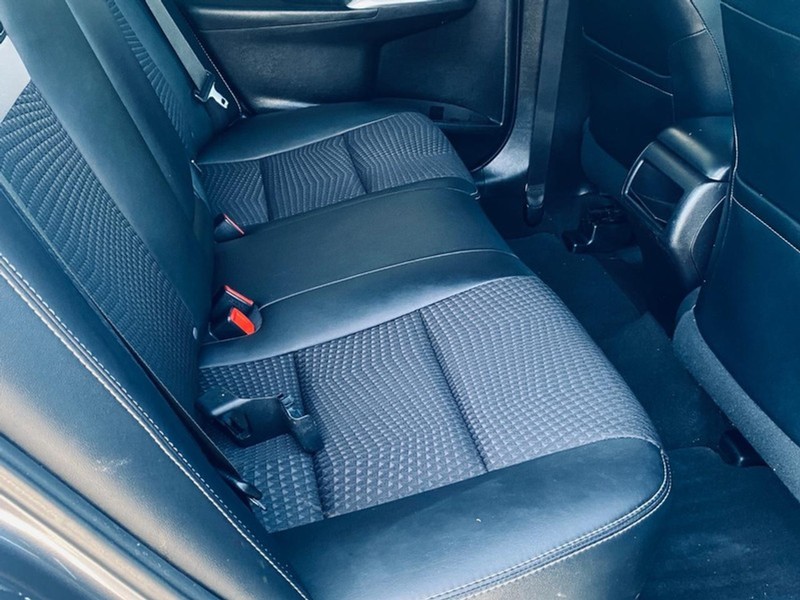 Toyota Camry Vehicle Full-screen Gallery Image 21