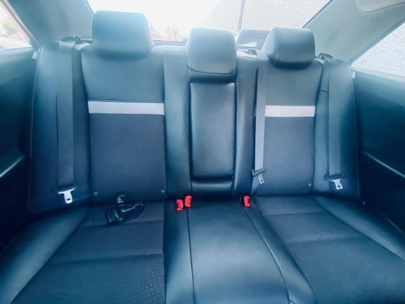 Toyota Camry Vehicle Full-screen Gallery Image 25