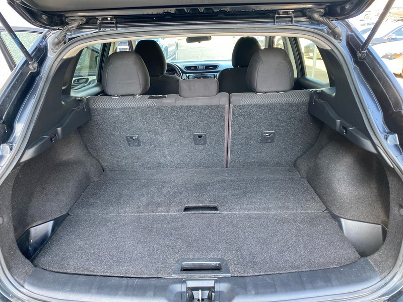 Nissan Rogue Sport Vehicle Full-screen Gallery Image 16