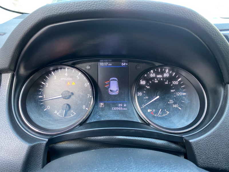 Nissan Rogue Sport Vehicle Full-screen Gallery Image 19