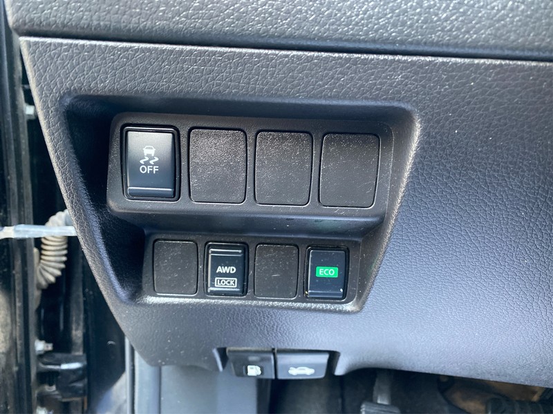 Nissan Rogue Sport Vehicle Full-screen Gallery Image 22