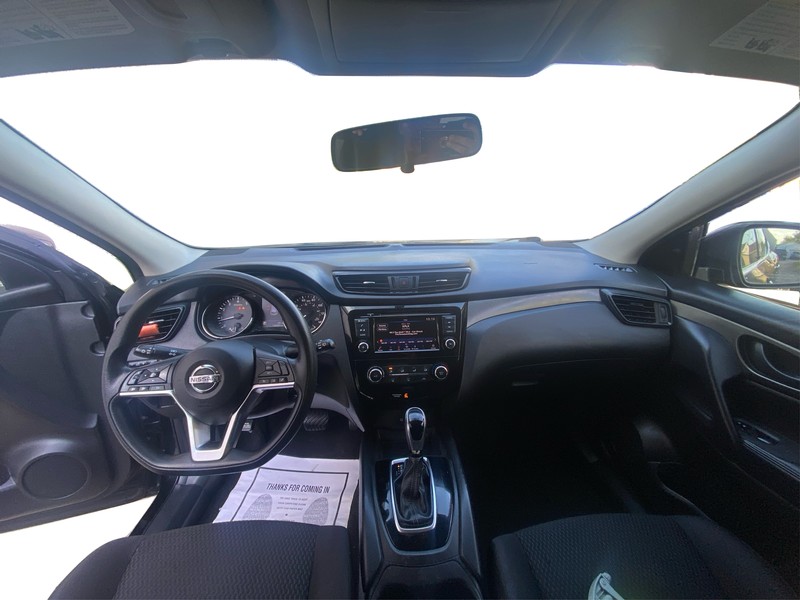 Nissan Rogue Sport Vehicle Full-screen Gallery Image 26