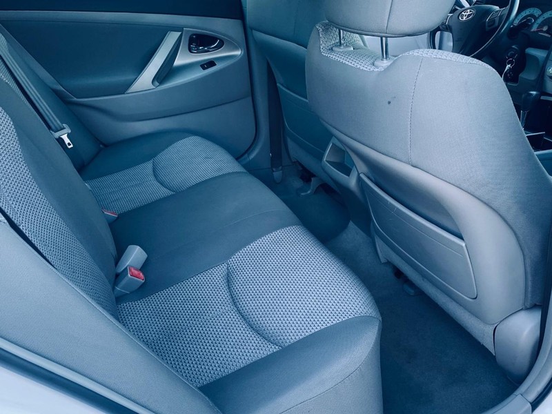 Toyota Camry Vehicle Full-screen Gallery Image 14