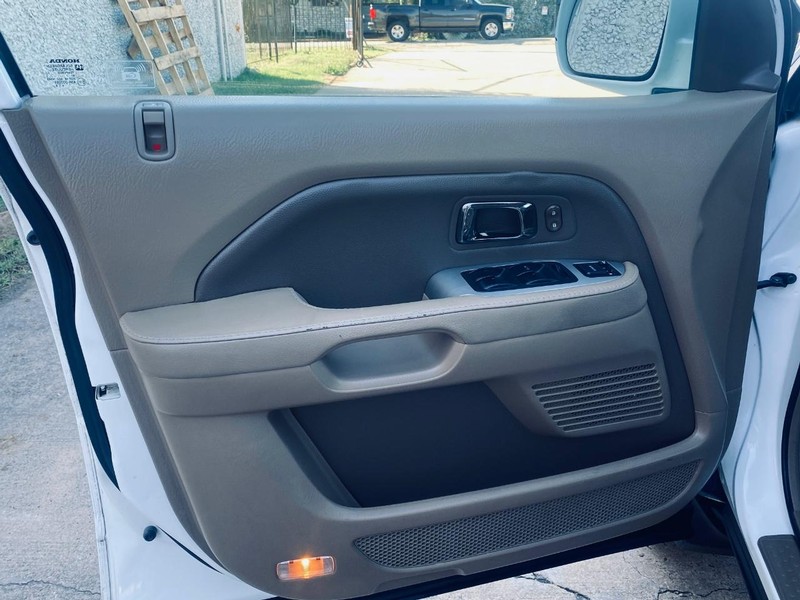 Honda Pilot Vehicle Full-screen Gallery Image 12