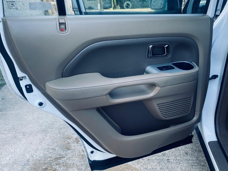 Honda Pilot Vehicle Full-screen Gallery Image 14
