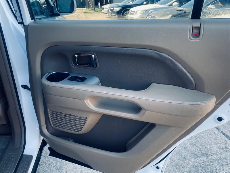 Honda Pilot Vehicle Full-screen Gallery Image 21