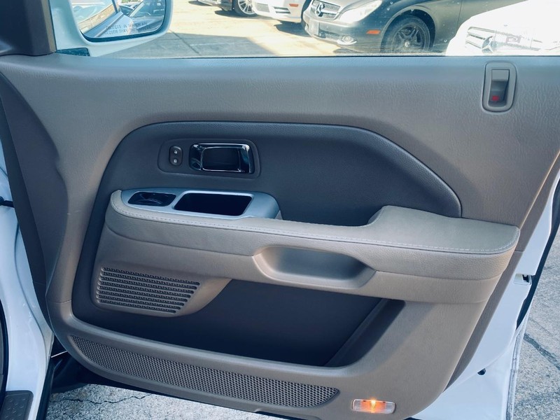Honda Pilot Vehicle Full-screen Gallery Image 24