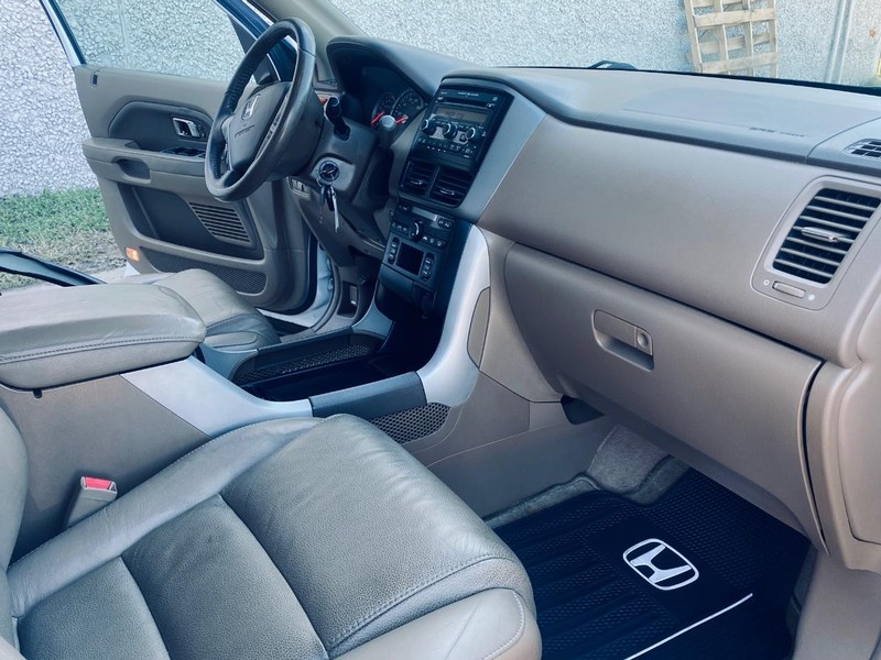 Honda Pilot Vehicle Full-screen Gallery Image 25