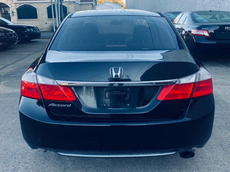 Honda Accord Sedan Vehicle Full-screen Gallery Image 03