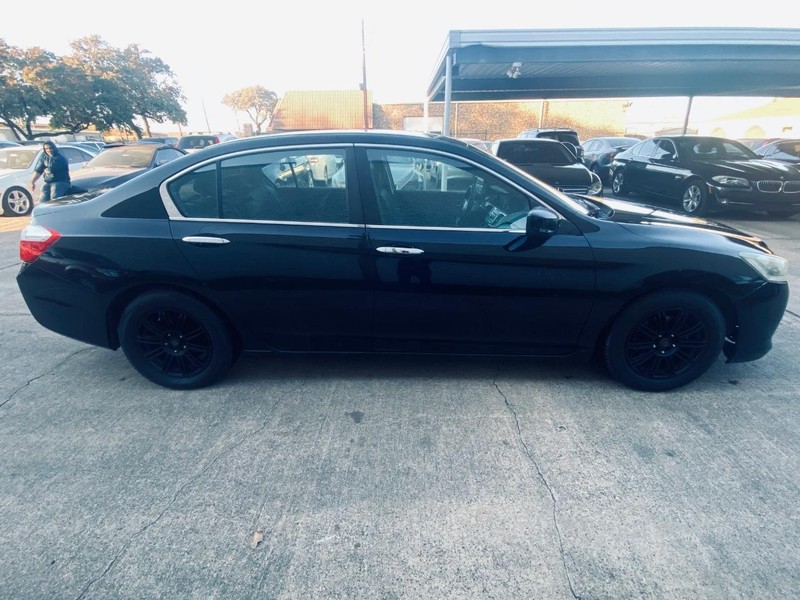 Honda Accord Sedan Vehicle Full-screen Gallery Image 06