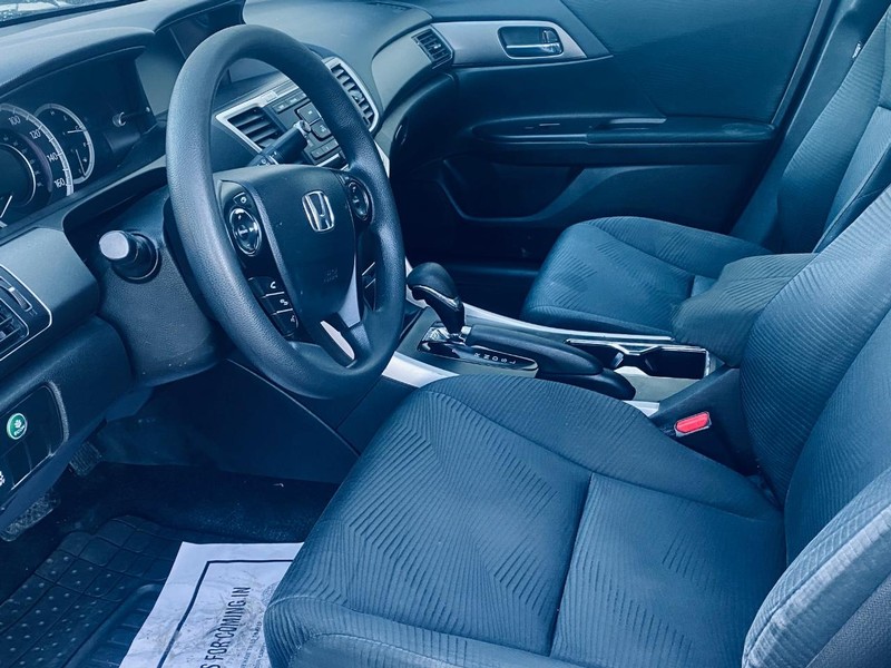 Honda Accord Sedan Vehicle Full-screen Gallery Image 11