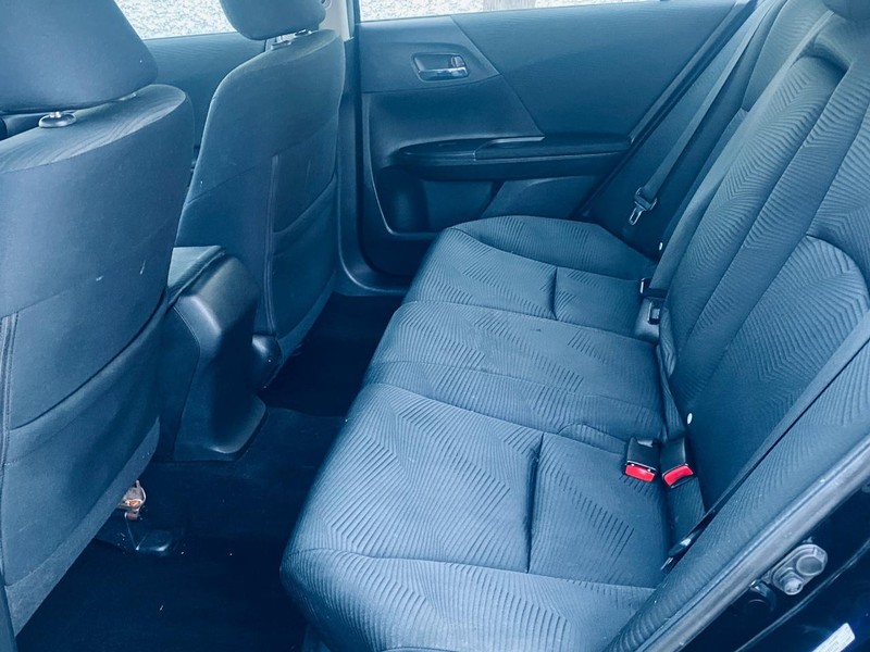 Honda Accord Sedan Vehicle Full-screen Gallery Image 12