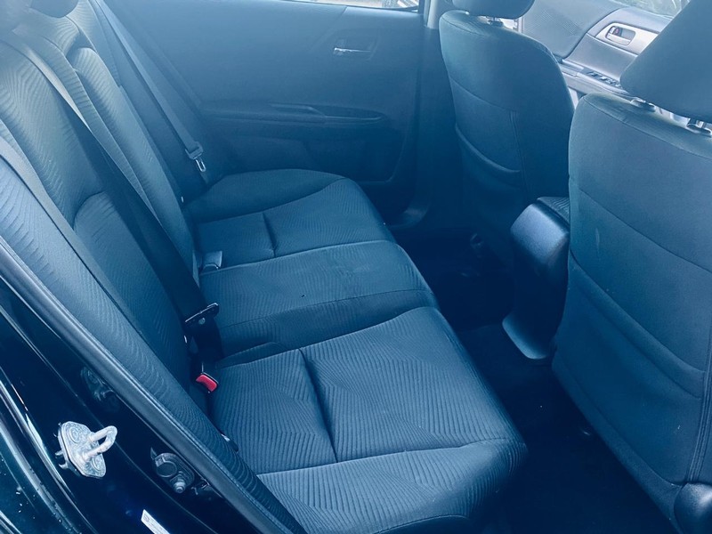 Honda Accord Sedan Vehicle Full-screen Gallery Image 14