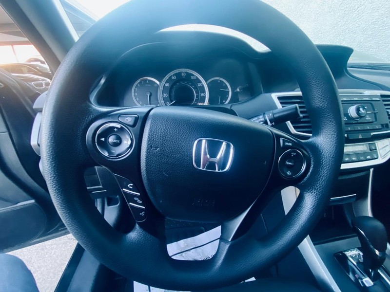 Honda Accord Sedan Vehicle Full-screen Gallery Image 19