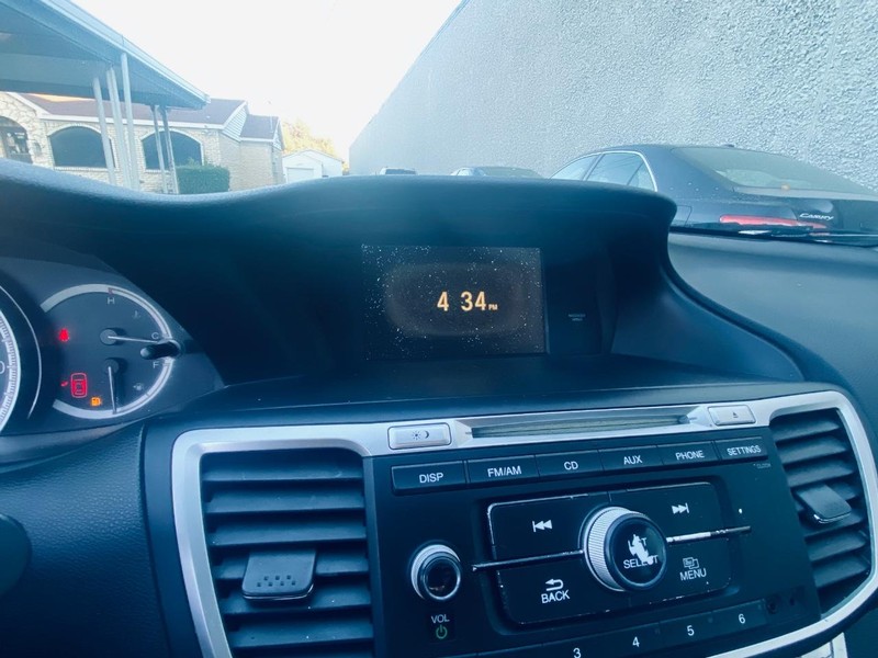 Honda Accord Sedan Vehicle Full-screen Gallery Image 21