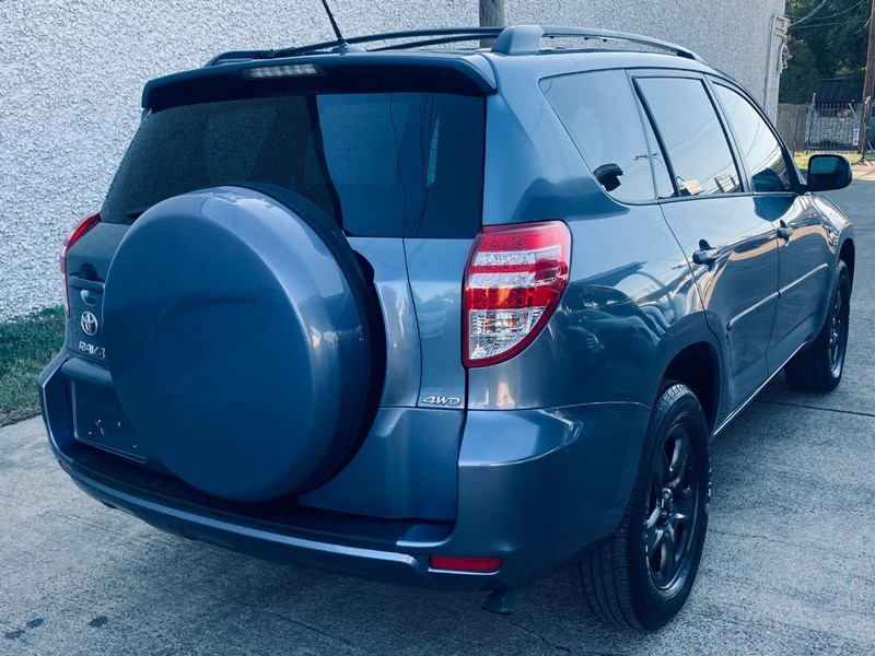 Toyota RAV4 Vehicle Full-screen Gallery Image 06