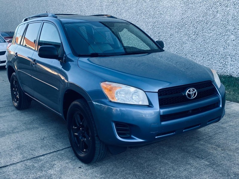 Toyota RAV4 Vehicle Full-screen Gallery Image 11