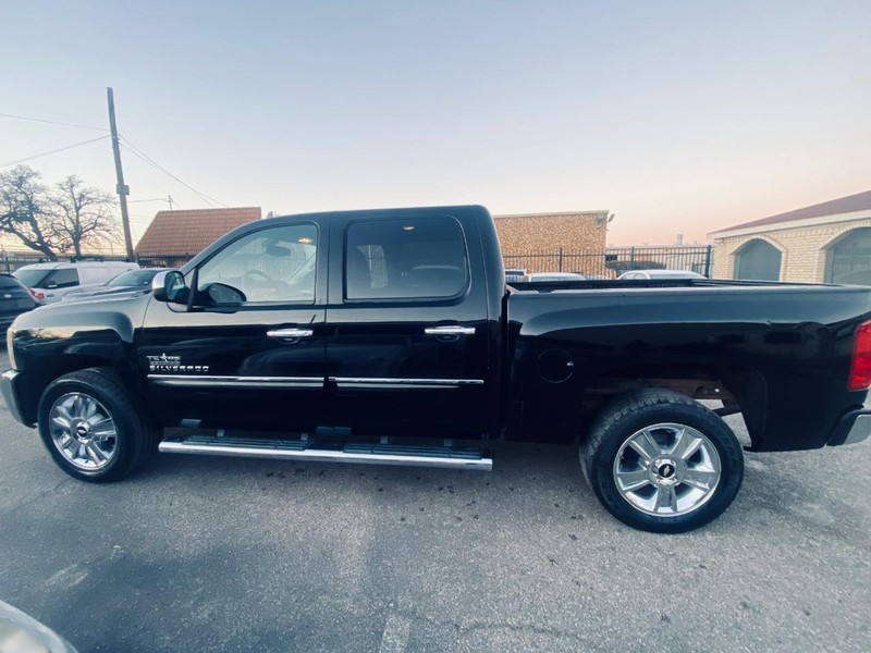 Chevrolet Silverado 1500 Vehicle Full-screen Gallery Image 02