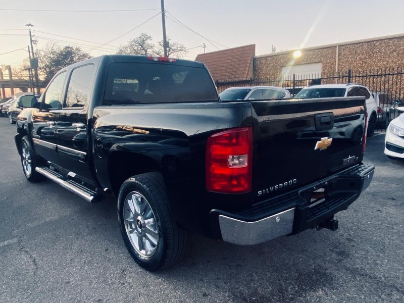Chevrolet Silverado 1500 Vehicle Full-screen Gallery Image 03