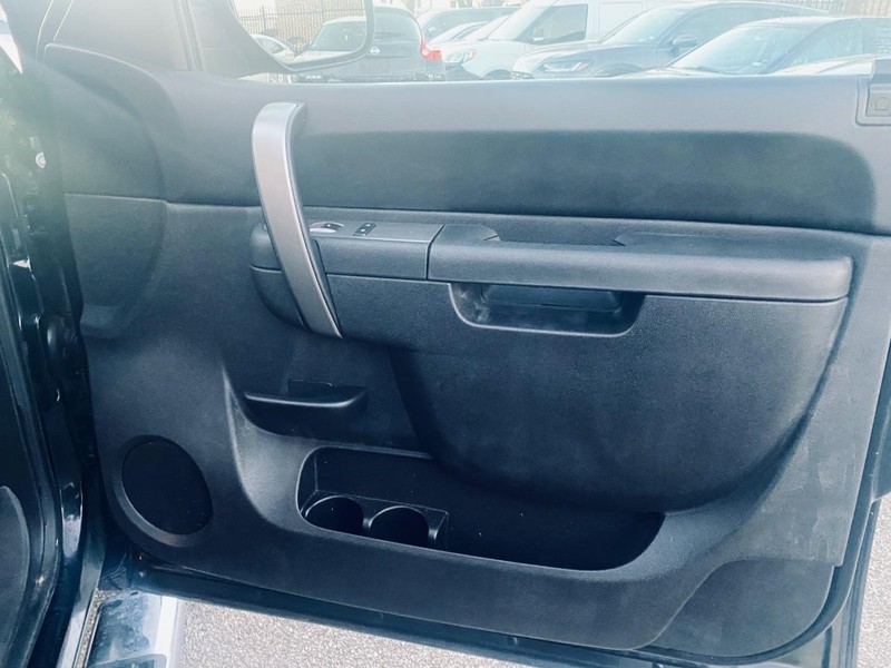 Chevrolet Silverado 1500 Vehicle Full-screen Gallery Image 18