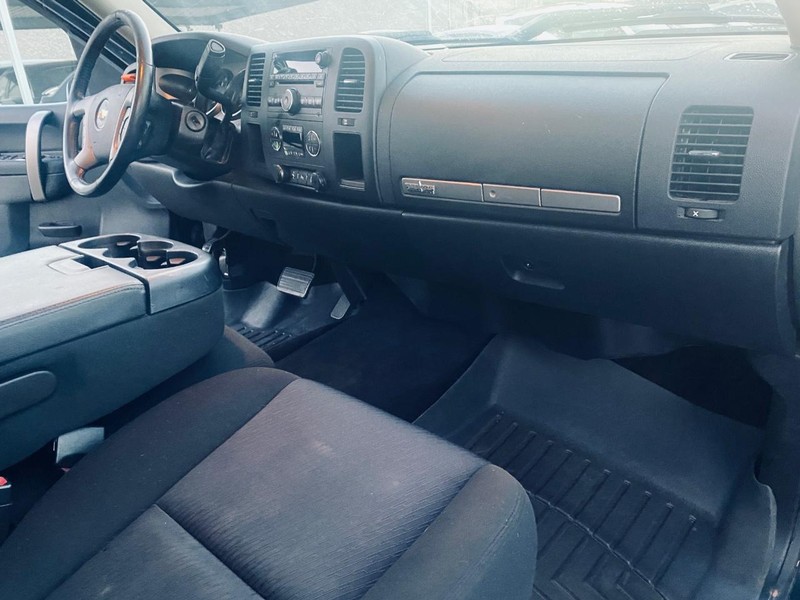 Chevrolet Silverado 1500 Vehicle Full-screen Gallery Image 19