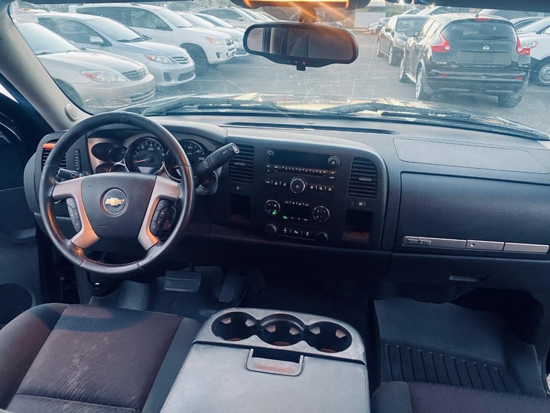 Chevrolet Silverado 1500 Vehicle Full-screen Gallery Image 21