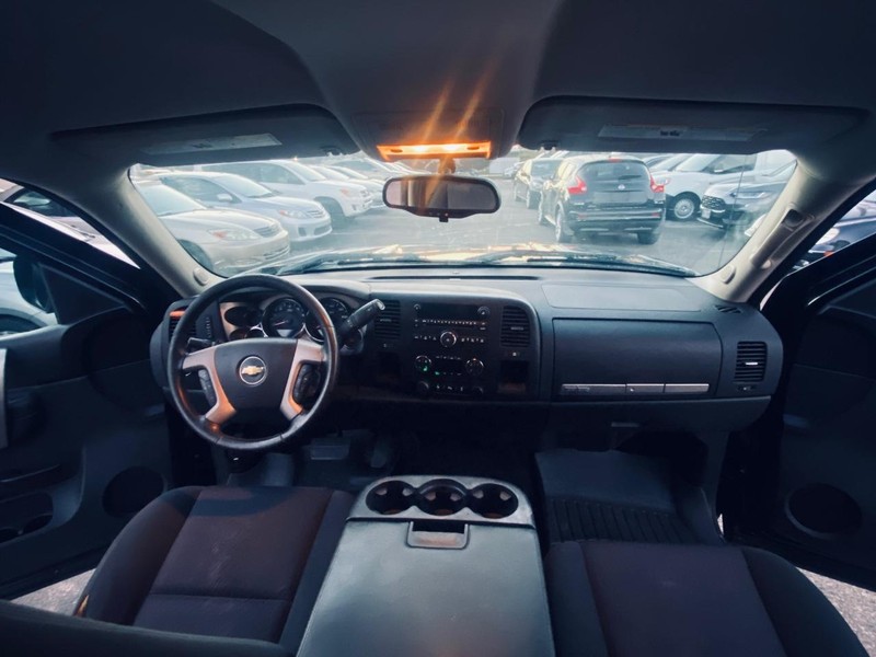 Chevrolet Silverado 1500 Vehicle Full-screen Gallery Image 22