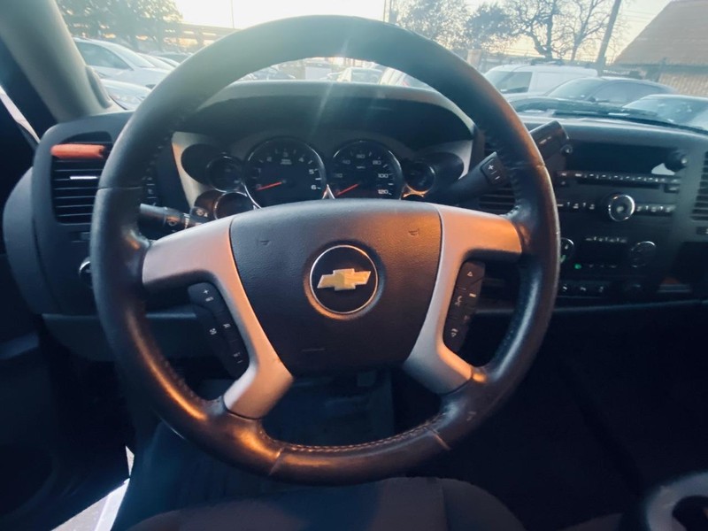Chevrolet Silverado 1500 Vehicle Full-screen Gallery Image 23