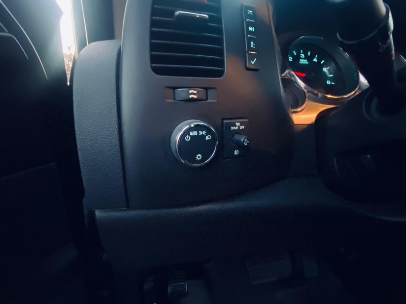 Chevrolet Silverado 1500 Vehicle Full-screen Gallery Image 26