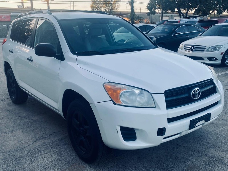 Toyota RAV4 Vehicle Full-screen Gallery Image 08