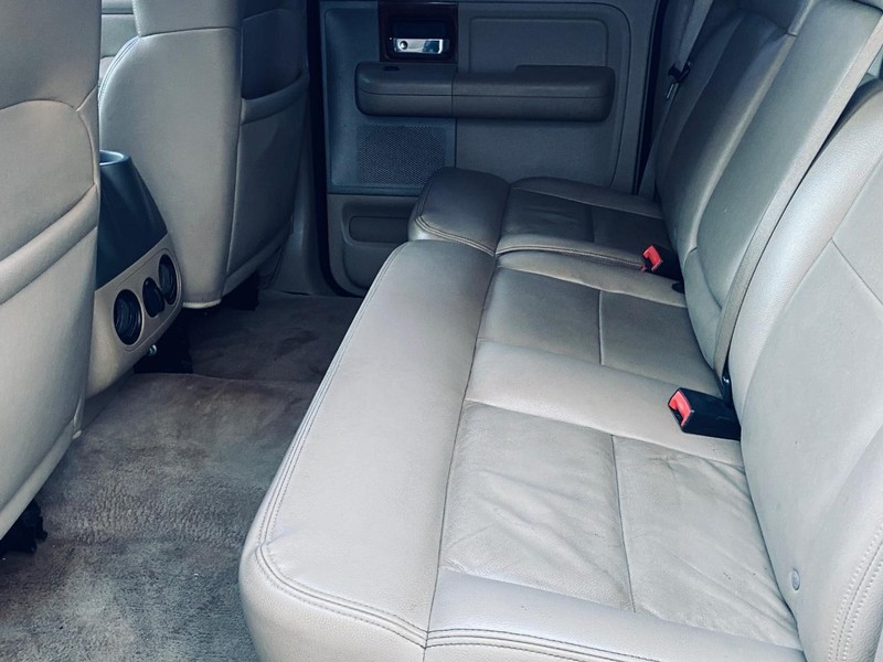 Ford F-150 Vehicle Full-screen Gallery Image 14