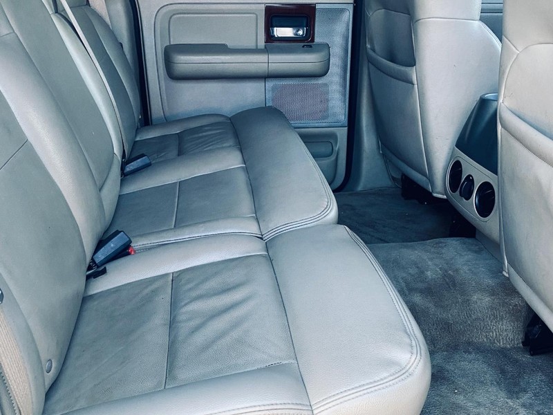 Ford F-150 Vehicle Full-screen Gallery Image 17
