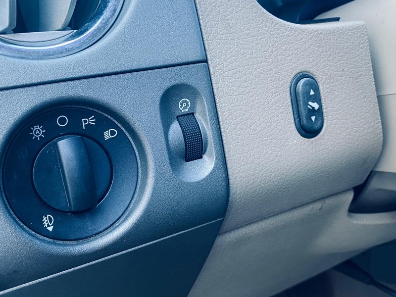 Ford F-150 Vehicle Full-screen Gallery Image 24