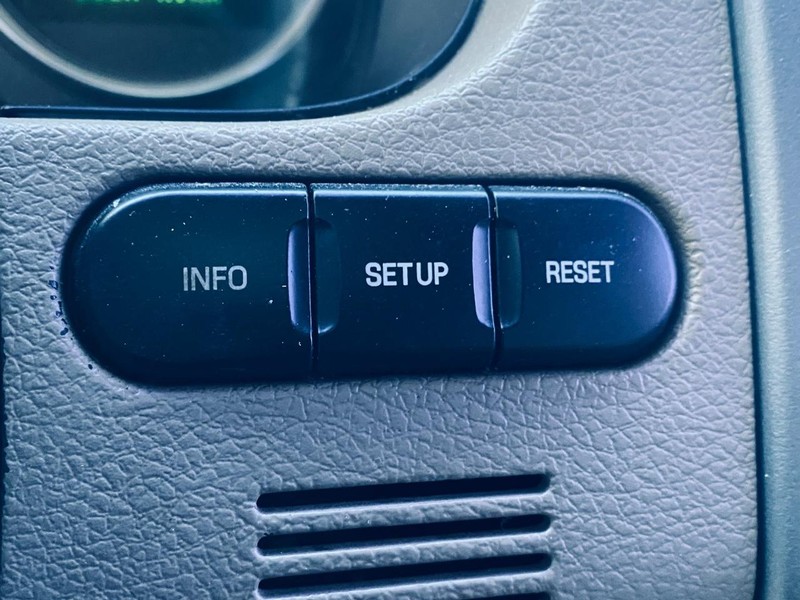 Ford F-150 Vehicle Full-screen Gallery Image 25