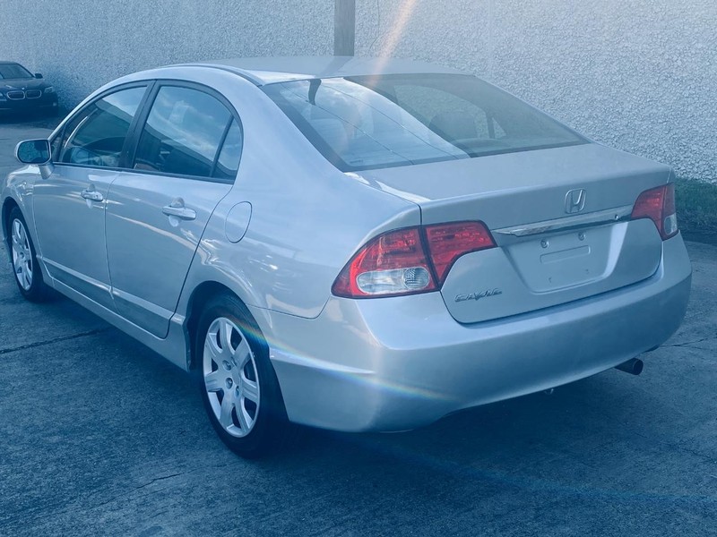 Honda Civic Sedan Vehicle Full-screen Gallery Image 03