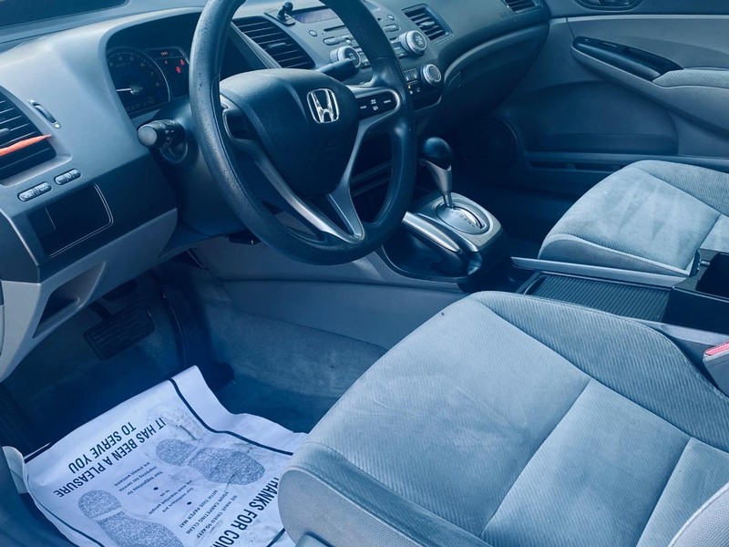 Honda Civic Sedan Vehicle Full-screen Gallery Image 09