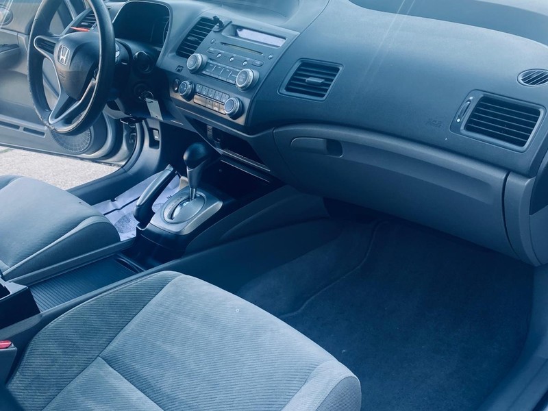 Honda Civic Sedan Vehicle Full-screen Gallery Image 17