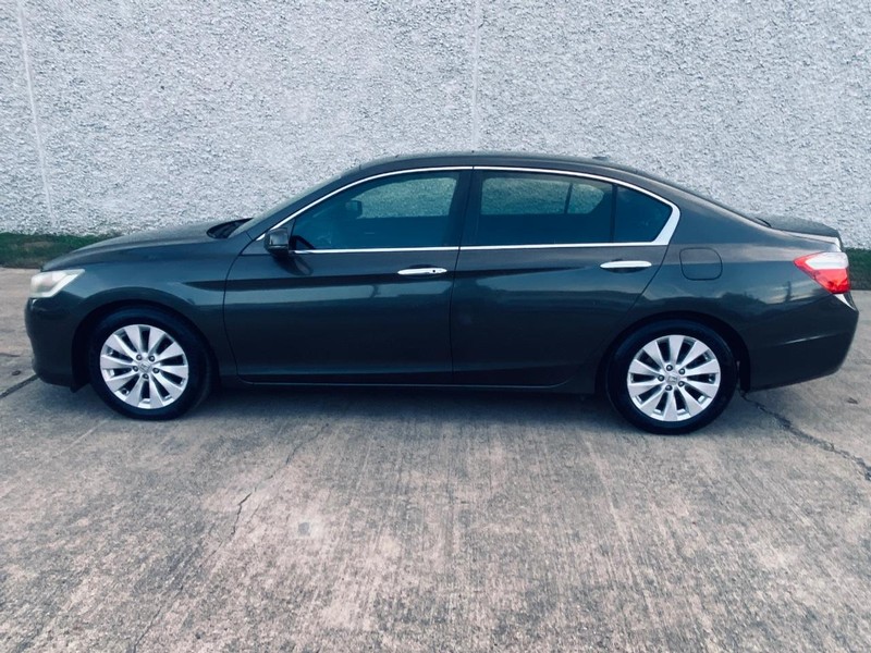 Honda Accord Sedan Vehicle Full-screen Gallery Image 02