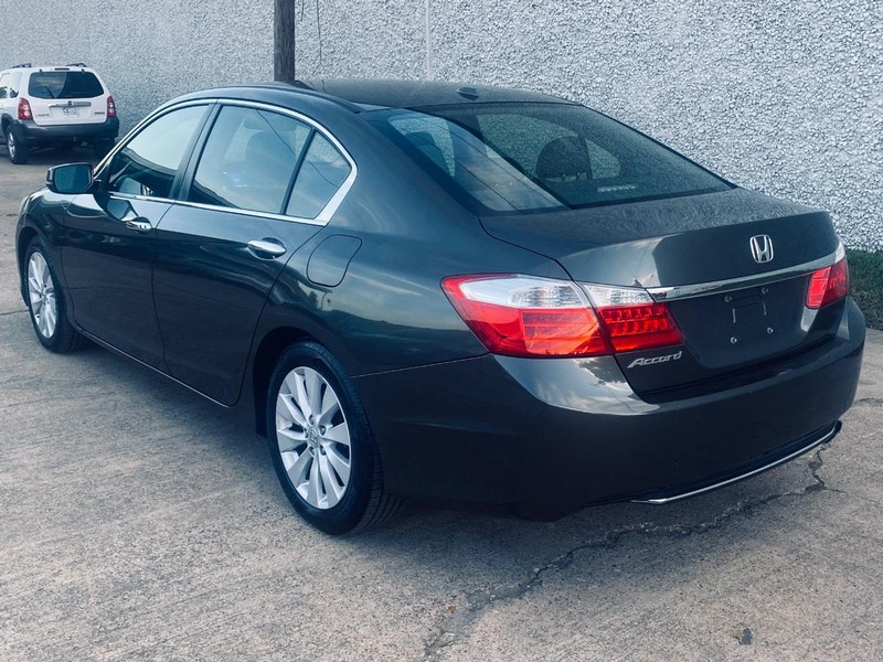 Honda Accord Sedan Vehicle Full-screen Gallery Image 03